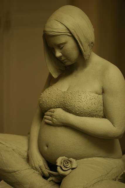 Pregnancy photo sculpture closeup